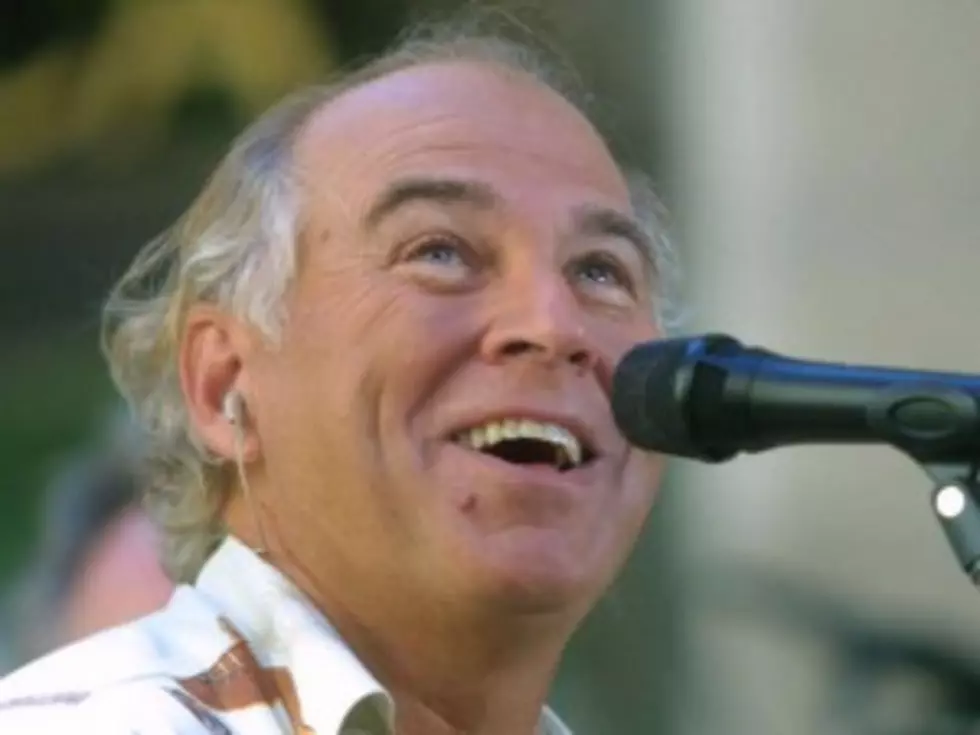Jimmy Buffet Injured After Falling Off Stage