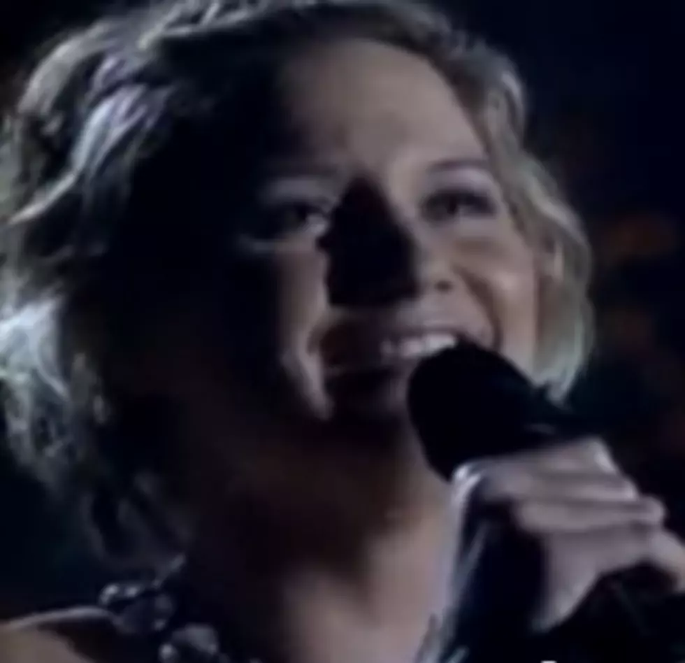 Sugarland&#8217;s Jennifer Nettles Will Host CMA Christmas Show For Second Year [VIDEO]