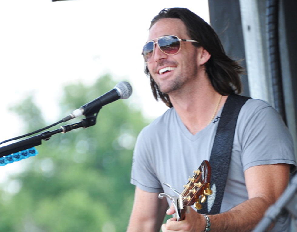 Jake Owen Takes Part In ‘No Shave November’ [Video]