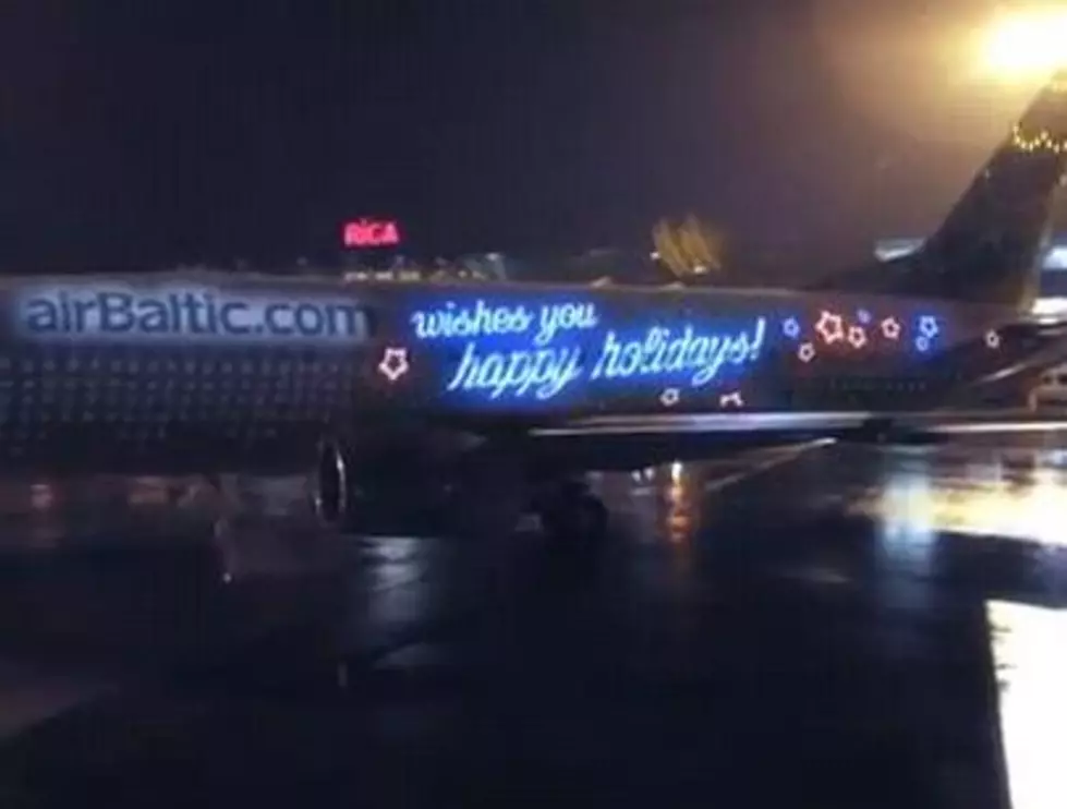 Santa&#8217;s Elves Takeover Airplane [VIDEO]