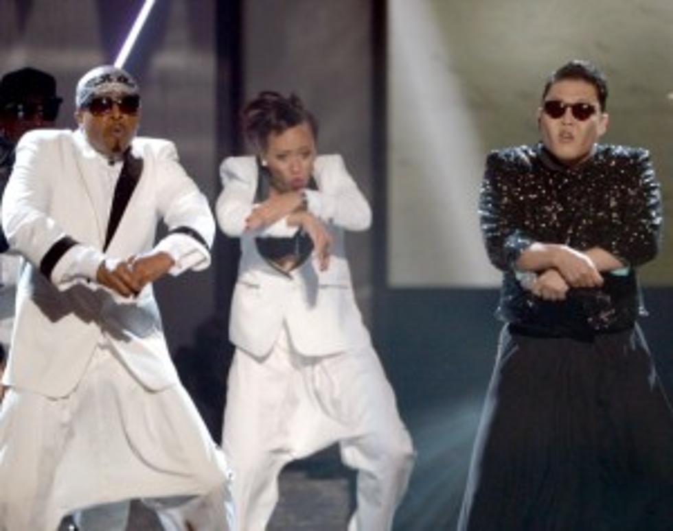 AMAs Performance Of The Night: Psy, MC Hammer &#8220;Gangnam Style&#8221; Mash-Up! [VIDEO]