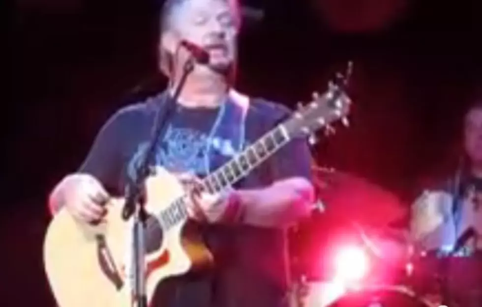 Joe Diffie Performs &#8216;He Stopped Loving Her Today&#8217; In Vegas [VIDEO]