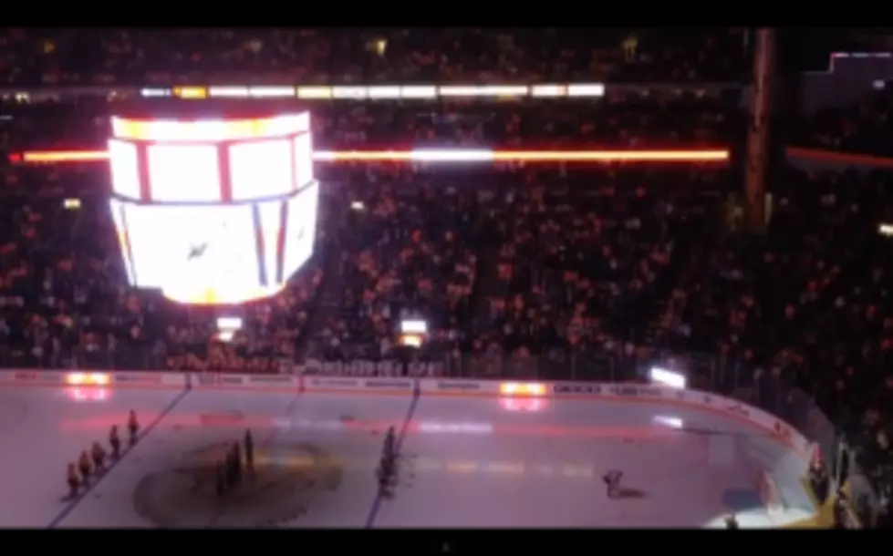 Hockey Fans In Nashville Return The Favor + Finish The Canadian Anthem When Singer&#8217;s Mic Cuts Out [VIDEO]