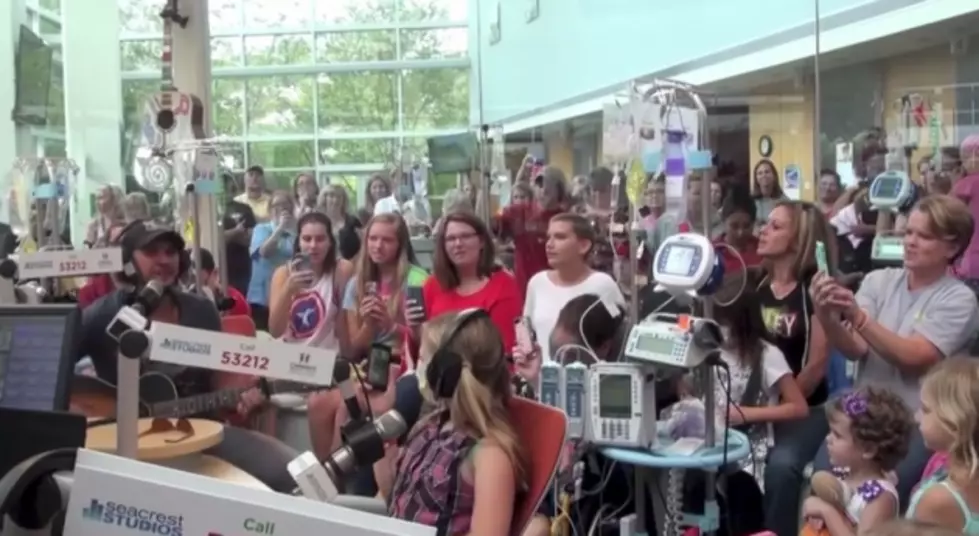 AWESOME: Entire Children&#8217;s Hospital Gets Surprise From Luke Bryan + Sings With Him [VIDEO]