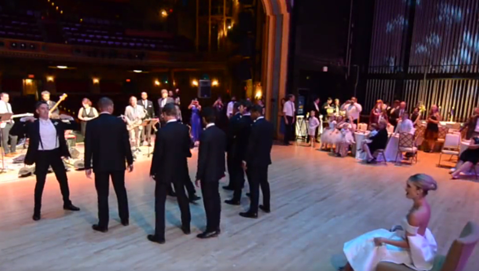 Best Groomsmen Dance At A Wedding Ever! [VIDEO]