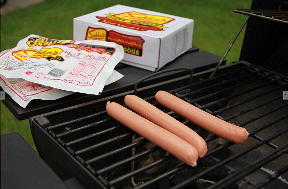 Sahlen’s Will Sell Foot-Long Hot Dogs in Grocery Stores