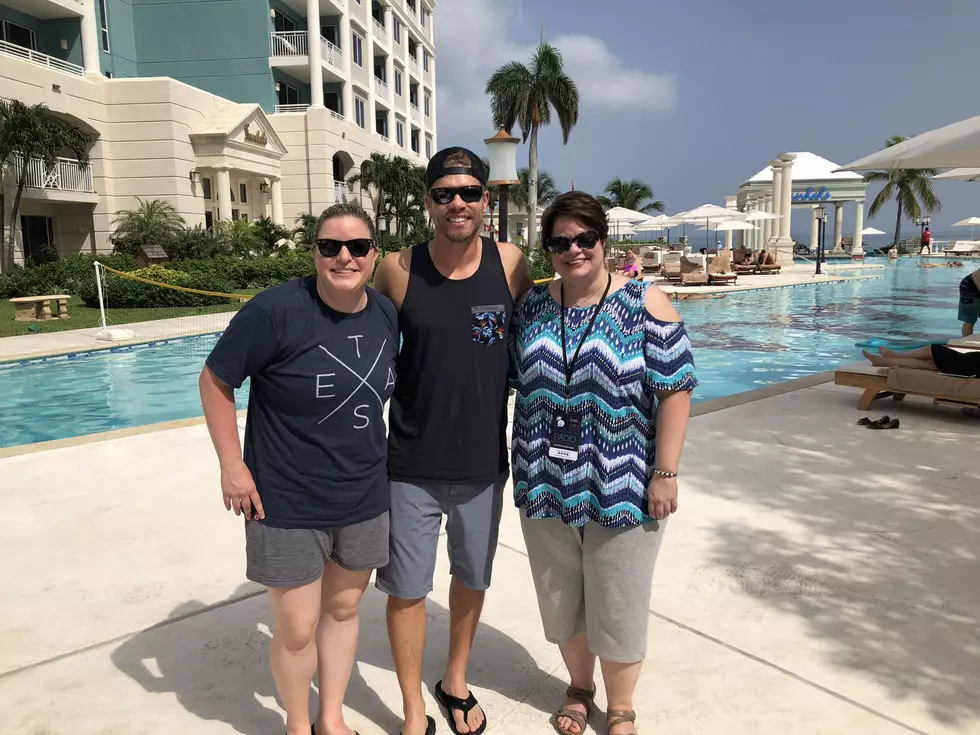 Wendy and Liz Catch Up with Dustin Lynch in the Bahamas