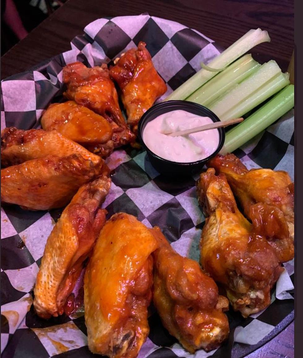 Country Artist Tweets Love For Bar-Bill Wings In East Aurora