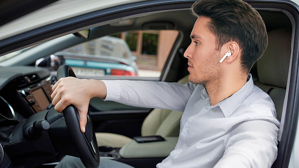 Can You Legally Drive While Wearing Earbuds In New York?