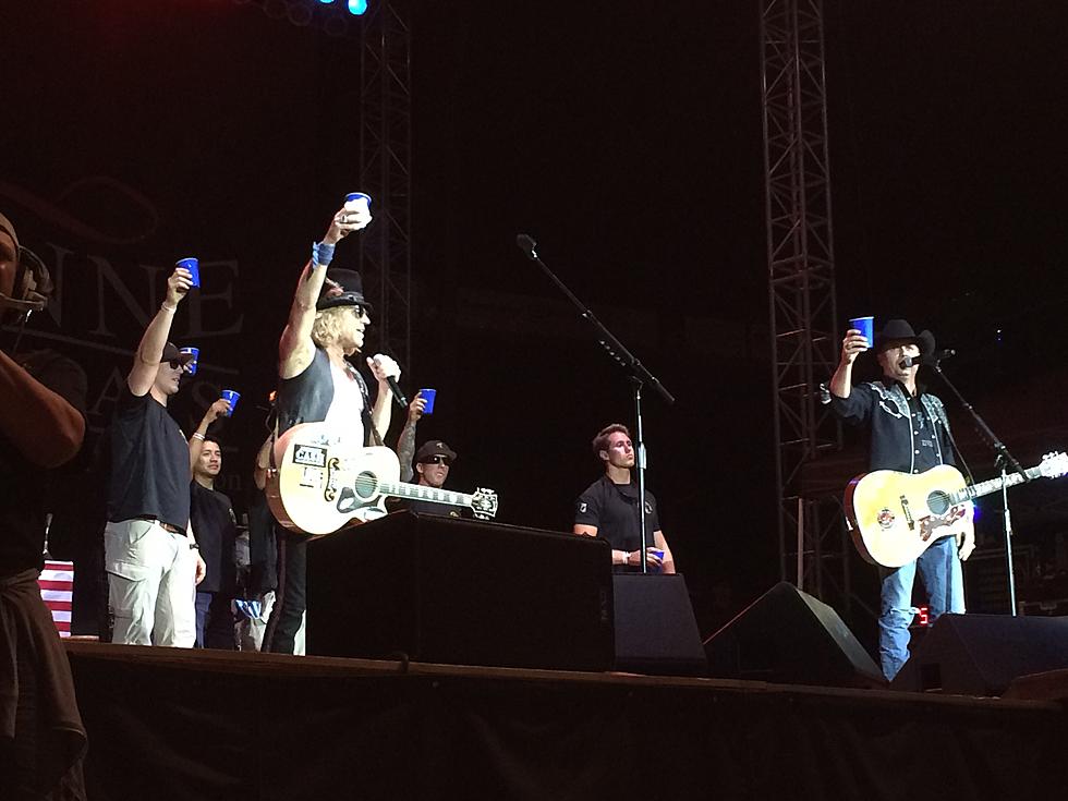 Big & Rich Recognizes U.S. Navy Parachute Team ‘Leap Frogs’ On Stage