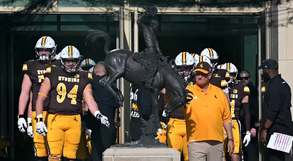 Is there a former Wyoming football player deserving of a statue?