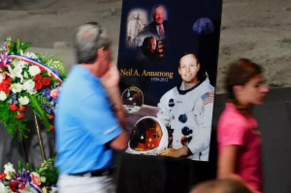 Neil Armstrong To Be Buried At Sea
