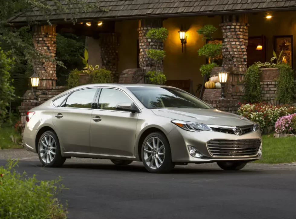 On the Road: Toyota Avalon Hybrid Limited [VIDEO]