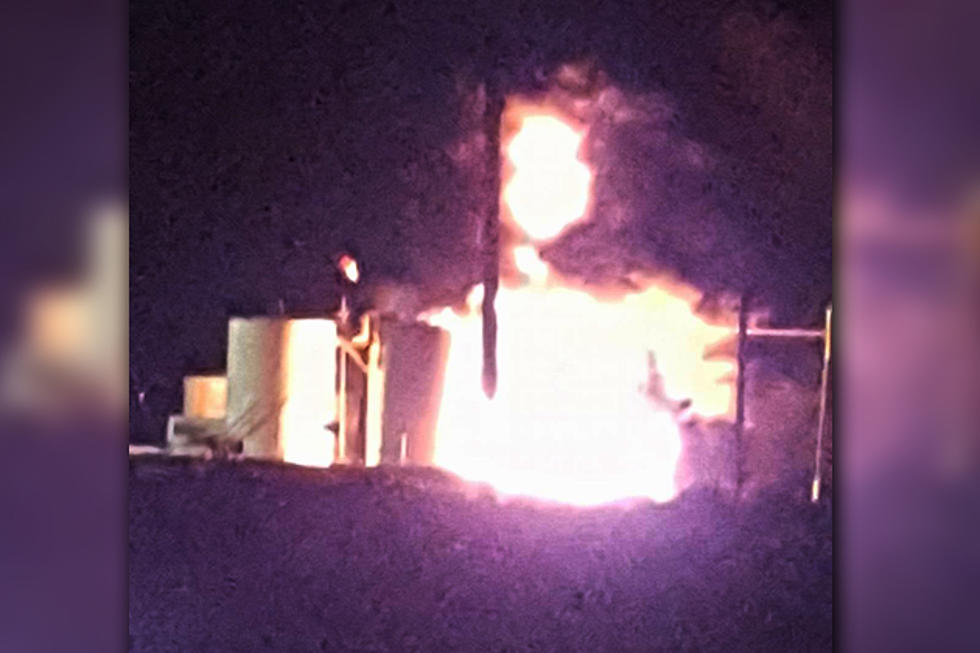 Fire Destroys Oil Storage Tanks Near Bairoil, Wyoming [VIDEO]