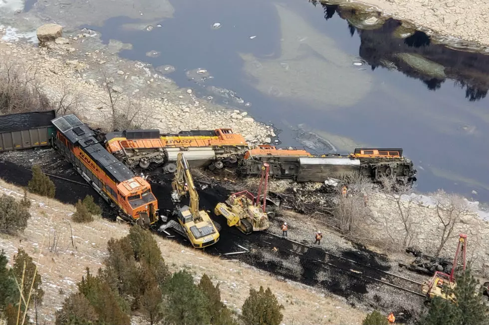 Wyoming Train Derailment Spills Diesel Fuel Into North Platte River