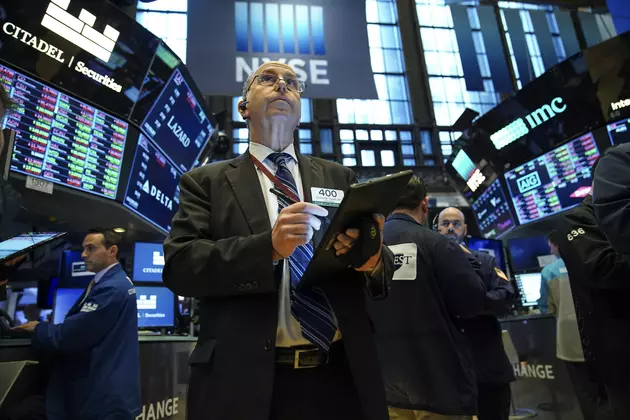 Banks Lead Stock Indexes Slightly Higher