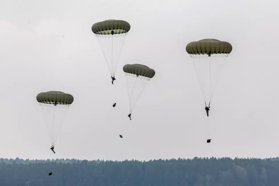 22 Hurt in Parachute Training at Mississippi Military Base