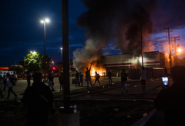 Fires, Looting Rock Minneapolis After Man&#8217;s Death; 1 Dead