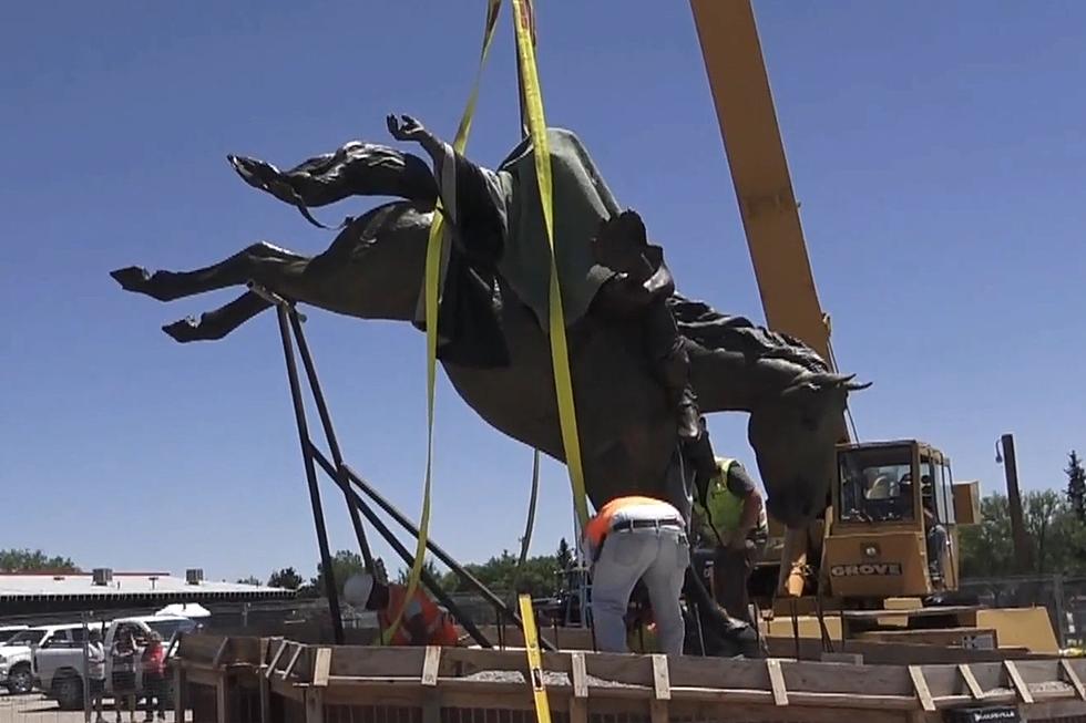 Chris LeDoux Statue Arrives at Cheyenne’s Frontier Park
