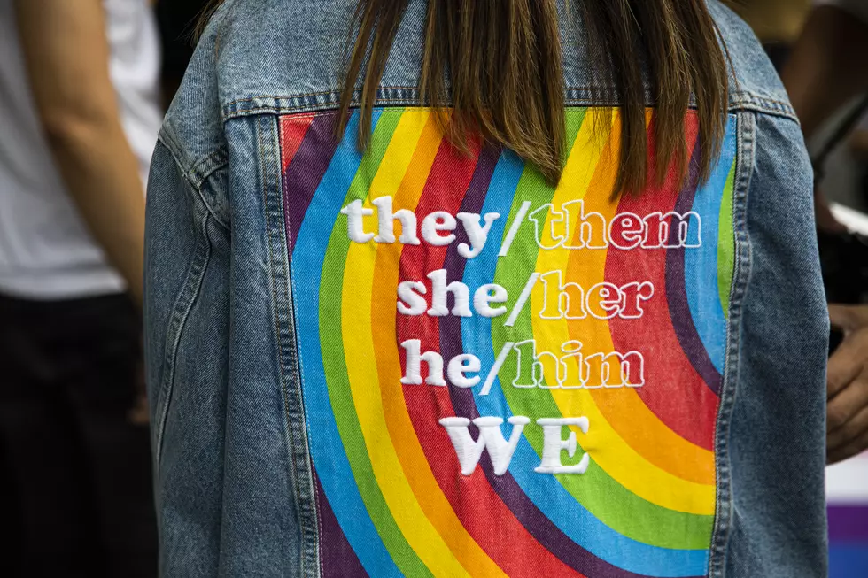 ART 321 Presenting ‘Guide to Pronouns Workshop’ Wednesday Evening