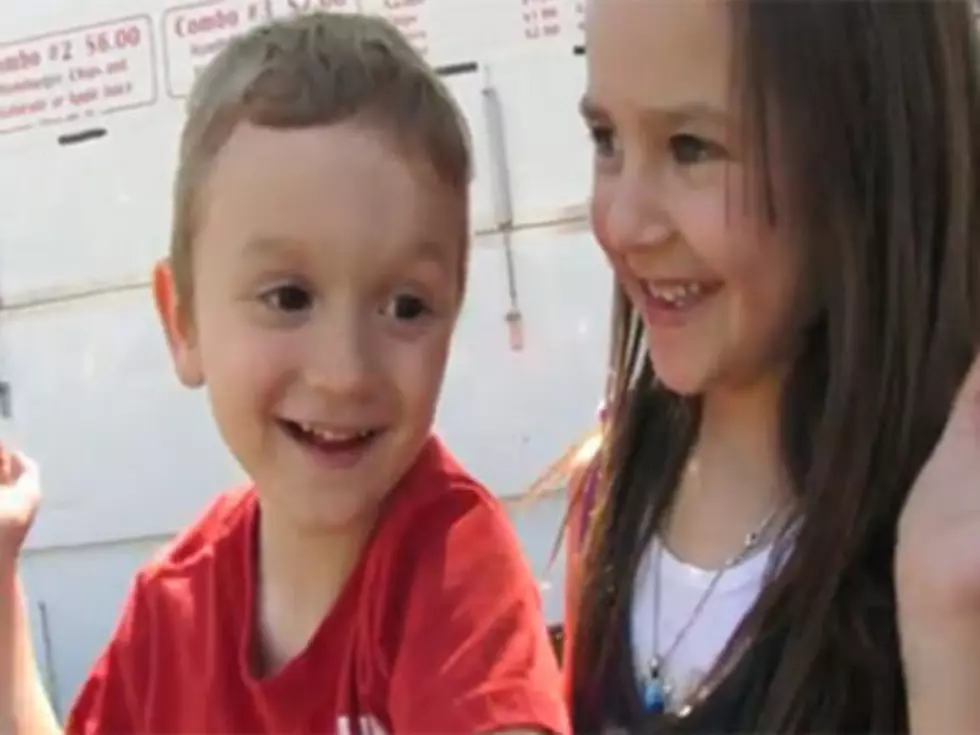 Little Boy and Little Girl Share Their First Kiss – Then High Five [VIDEO]