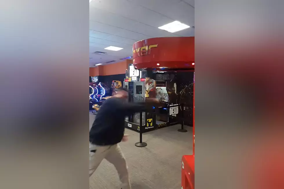 Watch Guy Break Record on Kickboxer in Casper Mall and Be Amazed