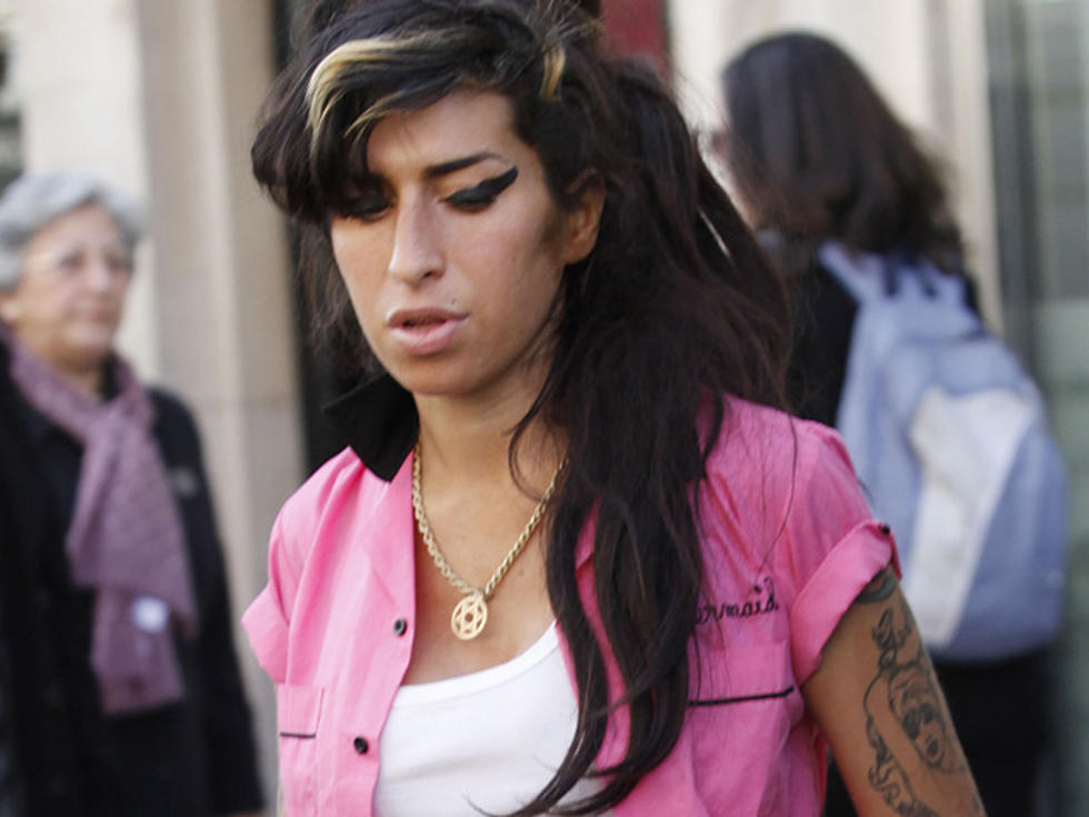 Amy Winehouse Died Alone in Bed: Report