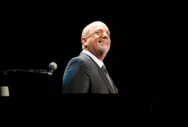 Is Billy Joel Performing the National Anthem for World Series Game Three? [VIDEO]