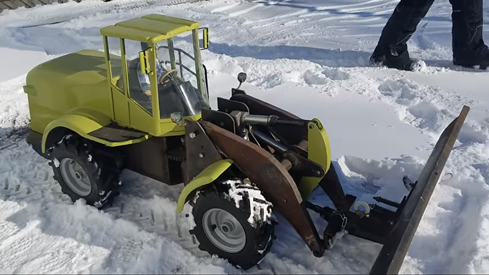 [VIDEO] Fun New Way Of Removing Snow From Your Driveway