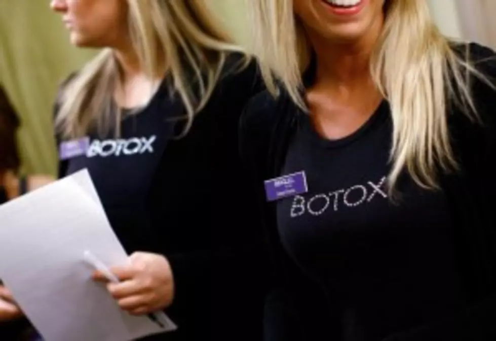 DOUCHE OF THE DAY&#8211;Mom Injects Daughter With Botox