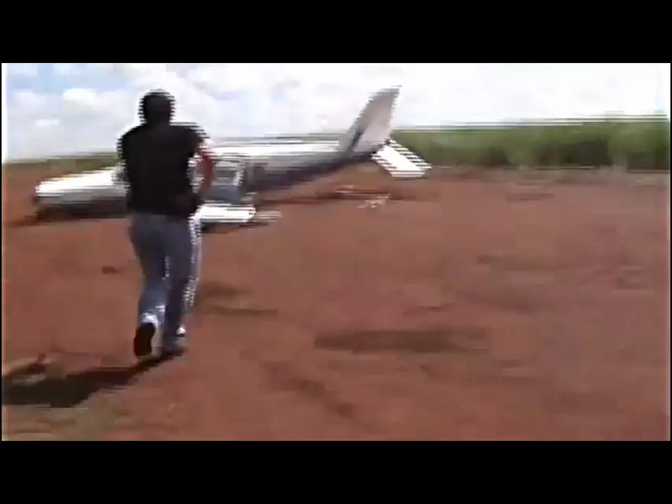 Car VS Plane – Car Won [VIDEO]