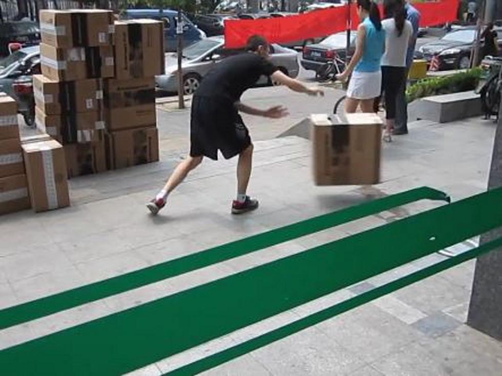 Delivery Guys Have a Unique Way of Handling Computers [VIDEO]