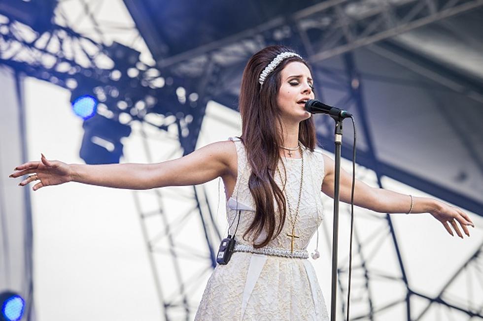 Lana Del Rey Offers Up Live Cover of Nirvana’s ‘Heart-Shaped Box’