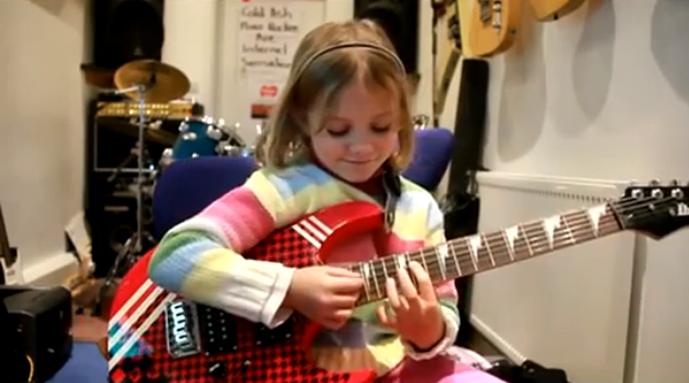 7-Year-Old Girl Playing ‘G n R’ on Guitar Leaves ‘Slash’ Speechless [VIDEO]