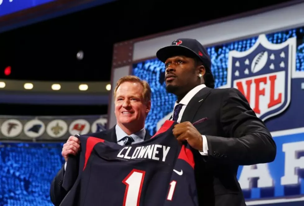 Houston Stays Put, Makes Clowney #1 Pick &#8211; NFL Roundup