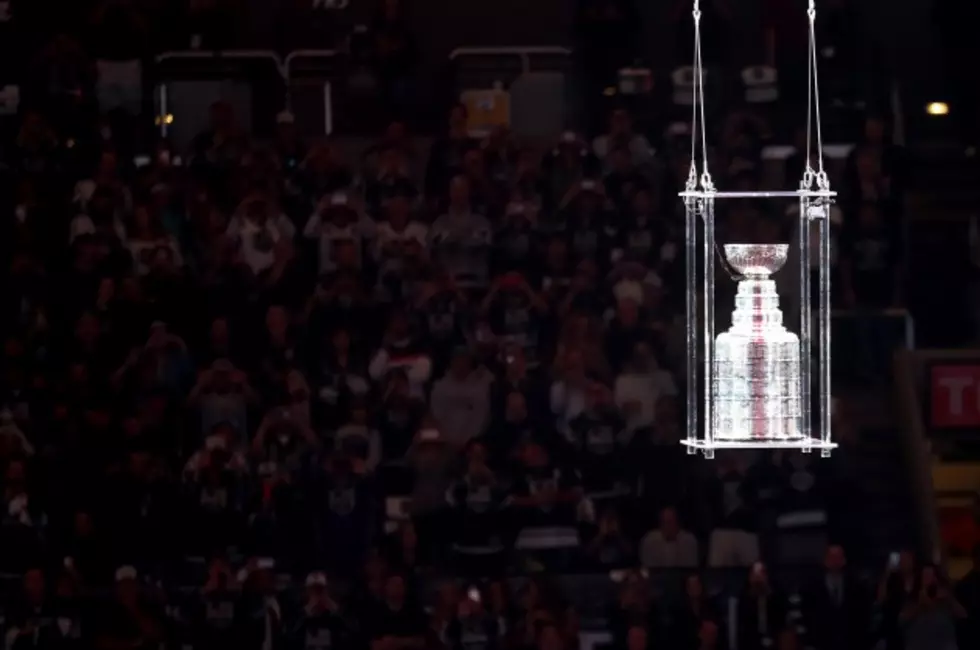 Kings Raise Banner, Drop Opener &#8211; NHL Roundup