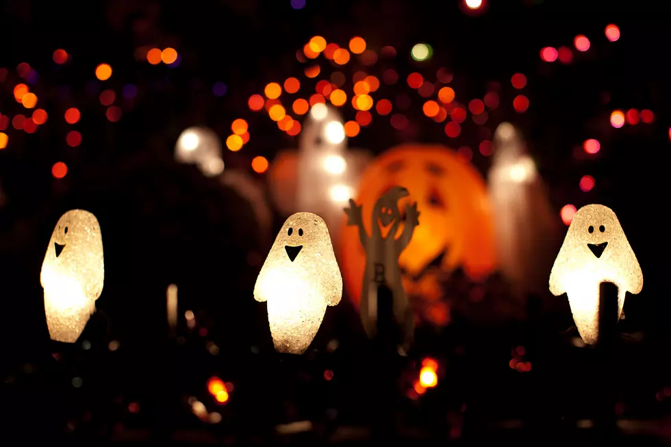 You’ve Gotta See This Halloween Light Show Set To Garth Brooks