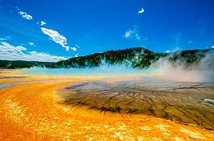 Just How Powerful is the Volcano Sitting Under Yellowstone National Park?