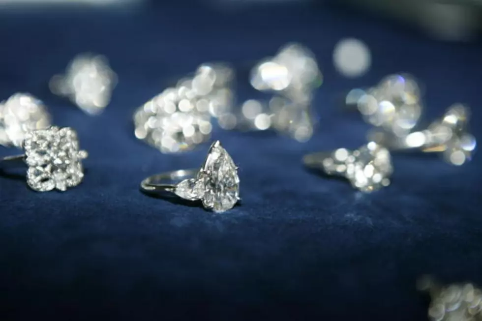 Did You Get a Diamond Engagement Ring Over the Holiday? If So, What Does the Diamond Say About You?