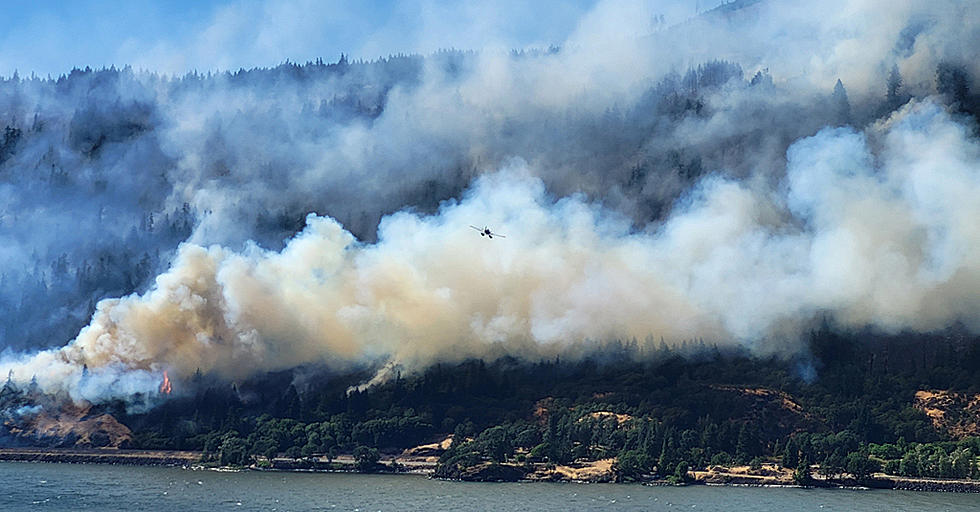 Columbia Gorge fire burning uncontrolled; homes threatened