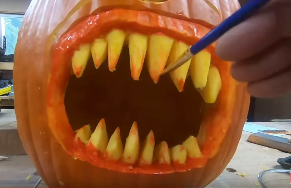 Watch Pumpkin Carver Make it Look Easy [VIDEO]