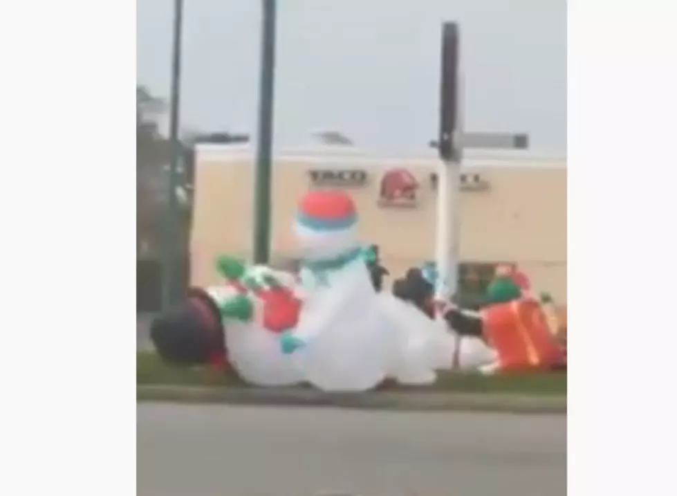 Watch Inflatable Snowmen Fight In the Oregon Wind!