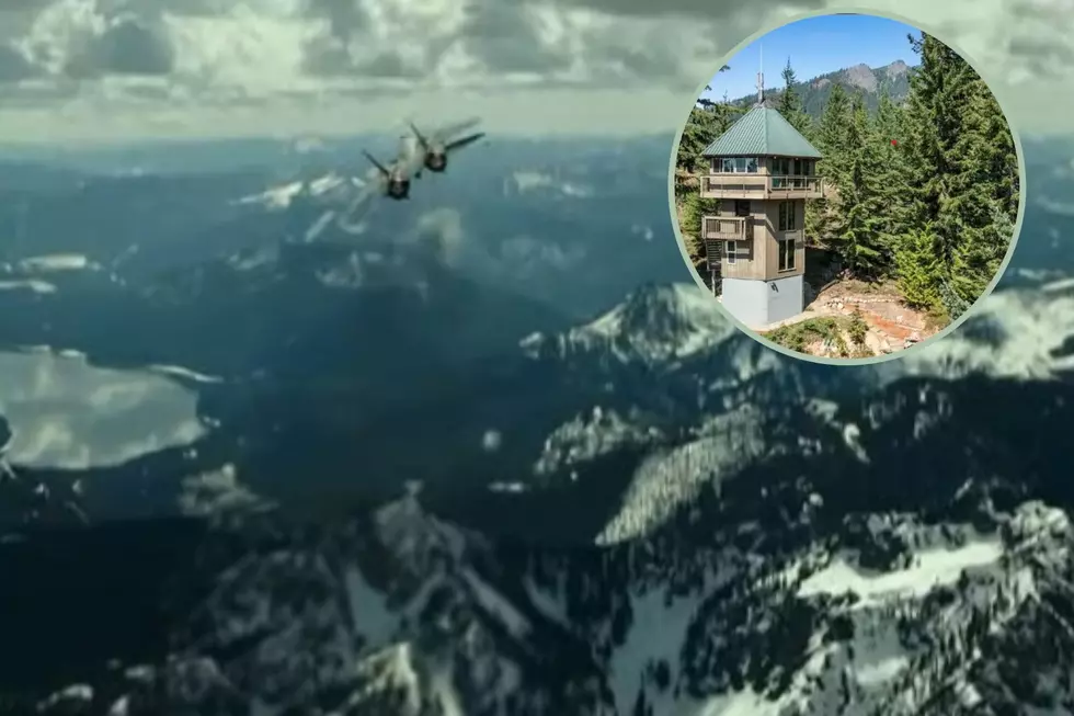 This Towering Vacation Cabin in Washington Has a ‘Top Gun’ View