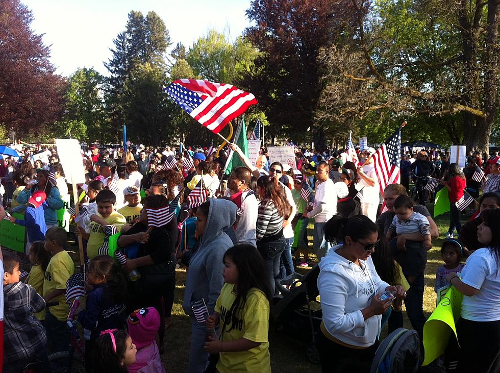 Thousands March in May Day Rally for Immigration Reform