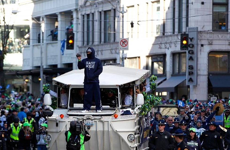 700,000 Attend Seahawks’ Super Bowl Victory Parade in Downtown Seattle [VIDEO]