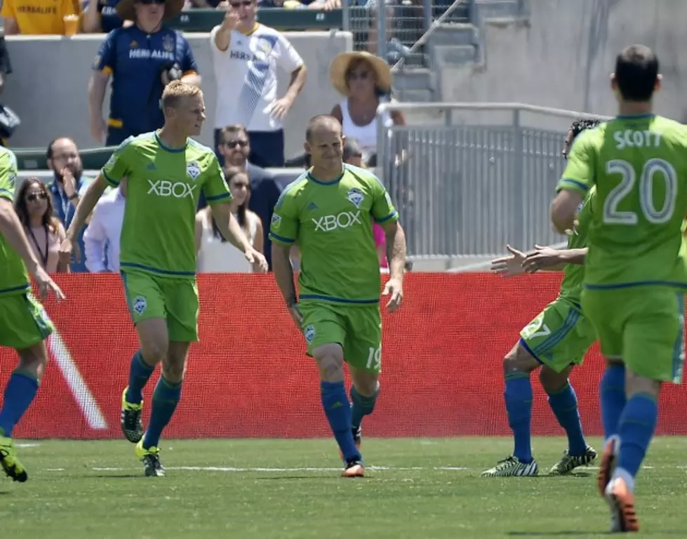 Dwyer Gives Sporting KC 1-1 Tie With Seattle Sounders