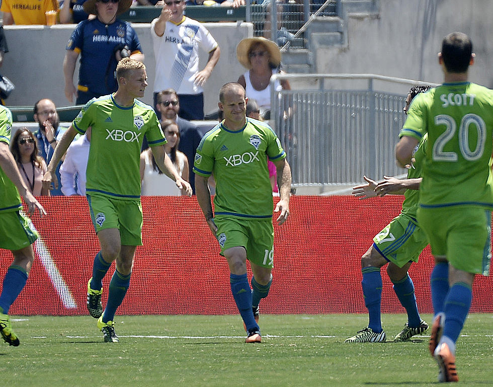Dwyer Gives Sporting KC 1-1 Tie With Seattle Sounders