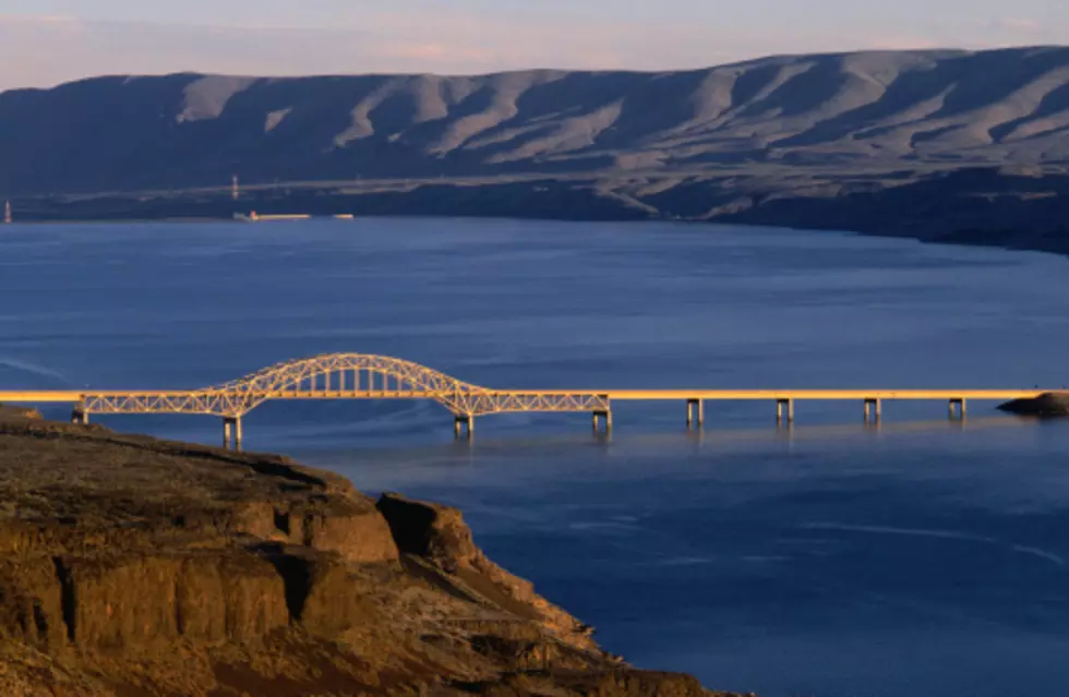 Crews Place Booms to Contain Oil Sheen on Columbia River