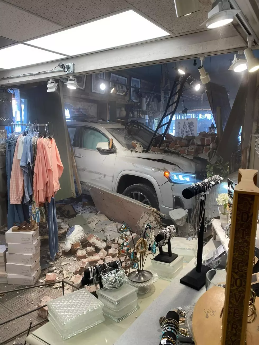 SUV Driver Crashes Into Front Door of Fiddlesticks in Yakima