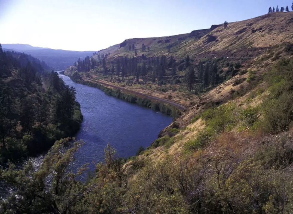 Man dies kayaking with wife in Yakima river